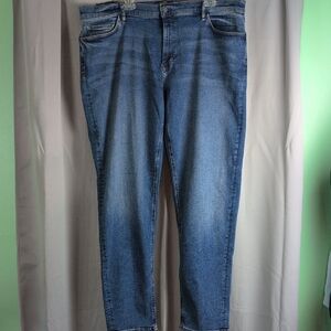 Banana Republic Tapered Leg Blue Jeans Classic Denim. NWT.
